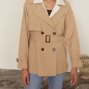 Gabardina Corta Clásica Beige